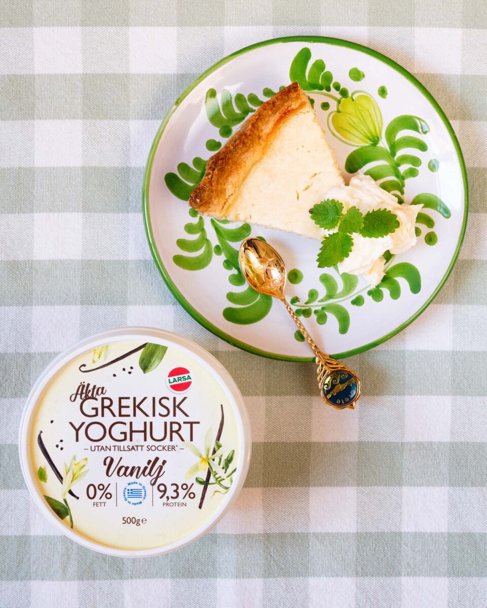 Ananaspaj med grekisk yoghurt