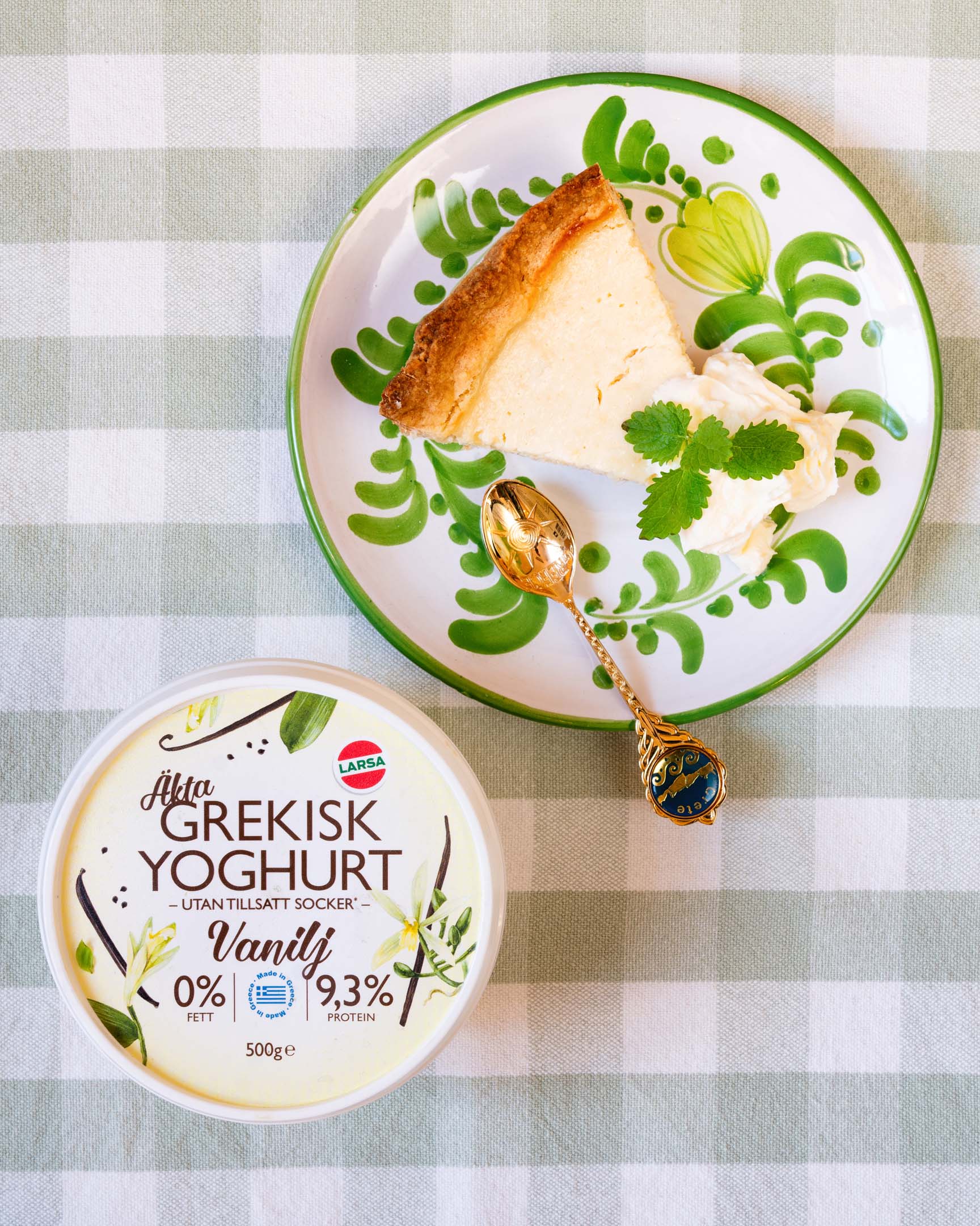 Ananaspaj med grekisk yoghurt
